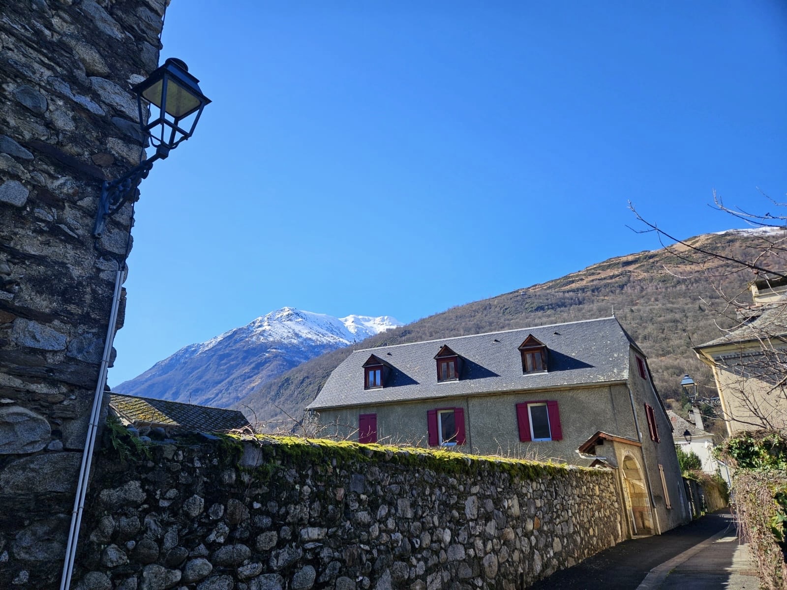 Pierrefitte-Nestalas et les montagnes environnantes